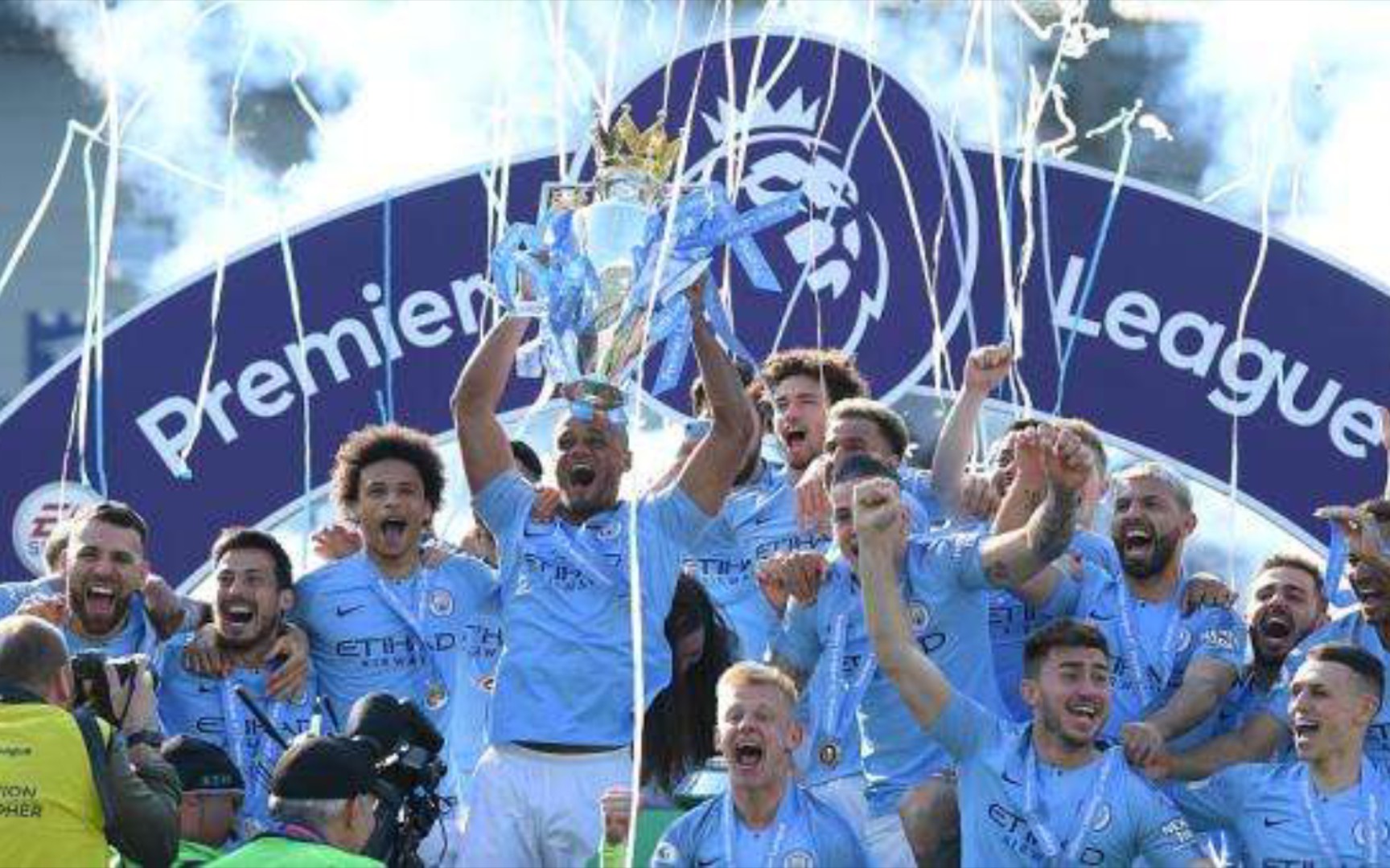 尽管他暂时 尽管他暂时